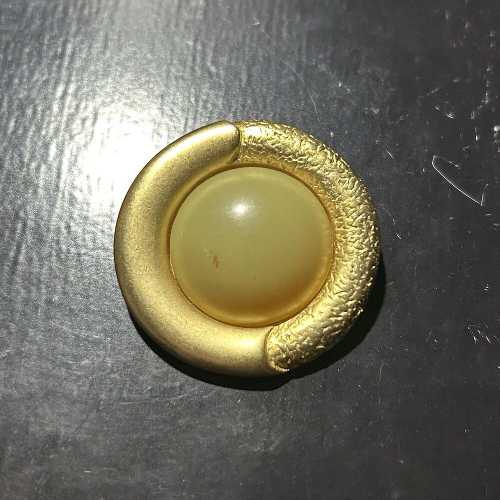 Vintage Signed Weekenders Golden Creamy Cabochon Center Pendant Brooch Pin